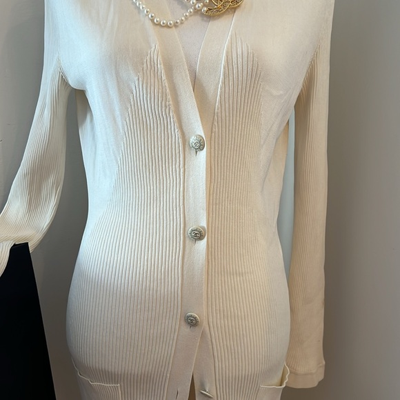 CHANEL DRESS Snow White Gorgeous color with Chanel CC buttons on front Size 42 - Picture 4 of 9